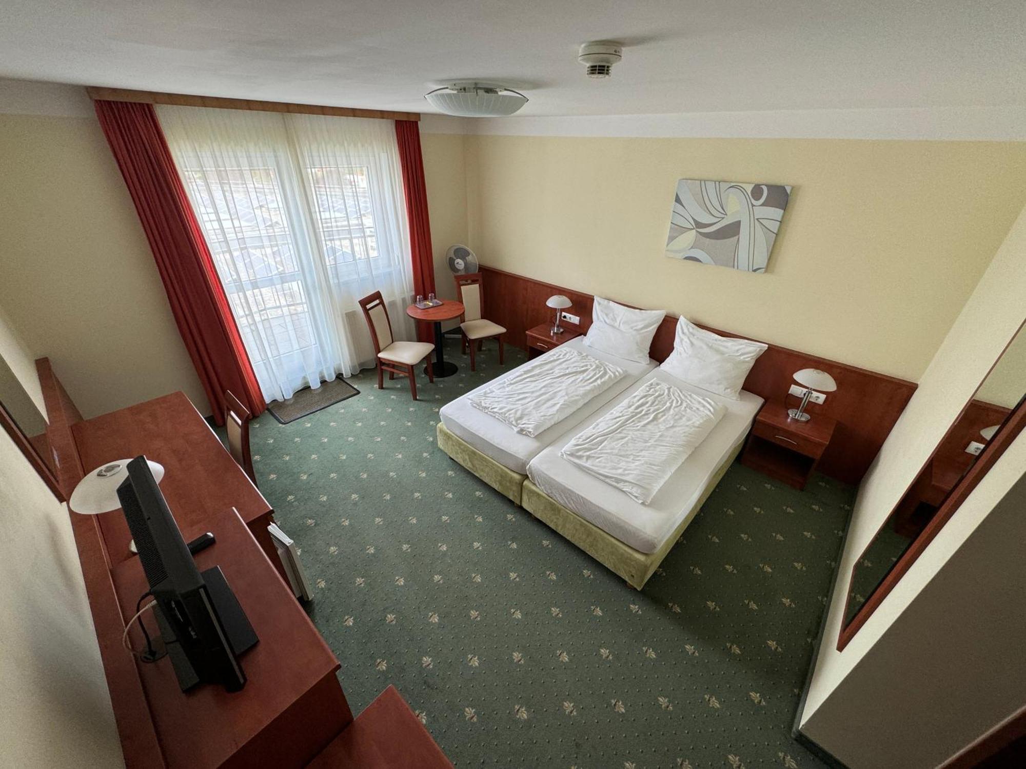 Breitenlee Hotel 2*