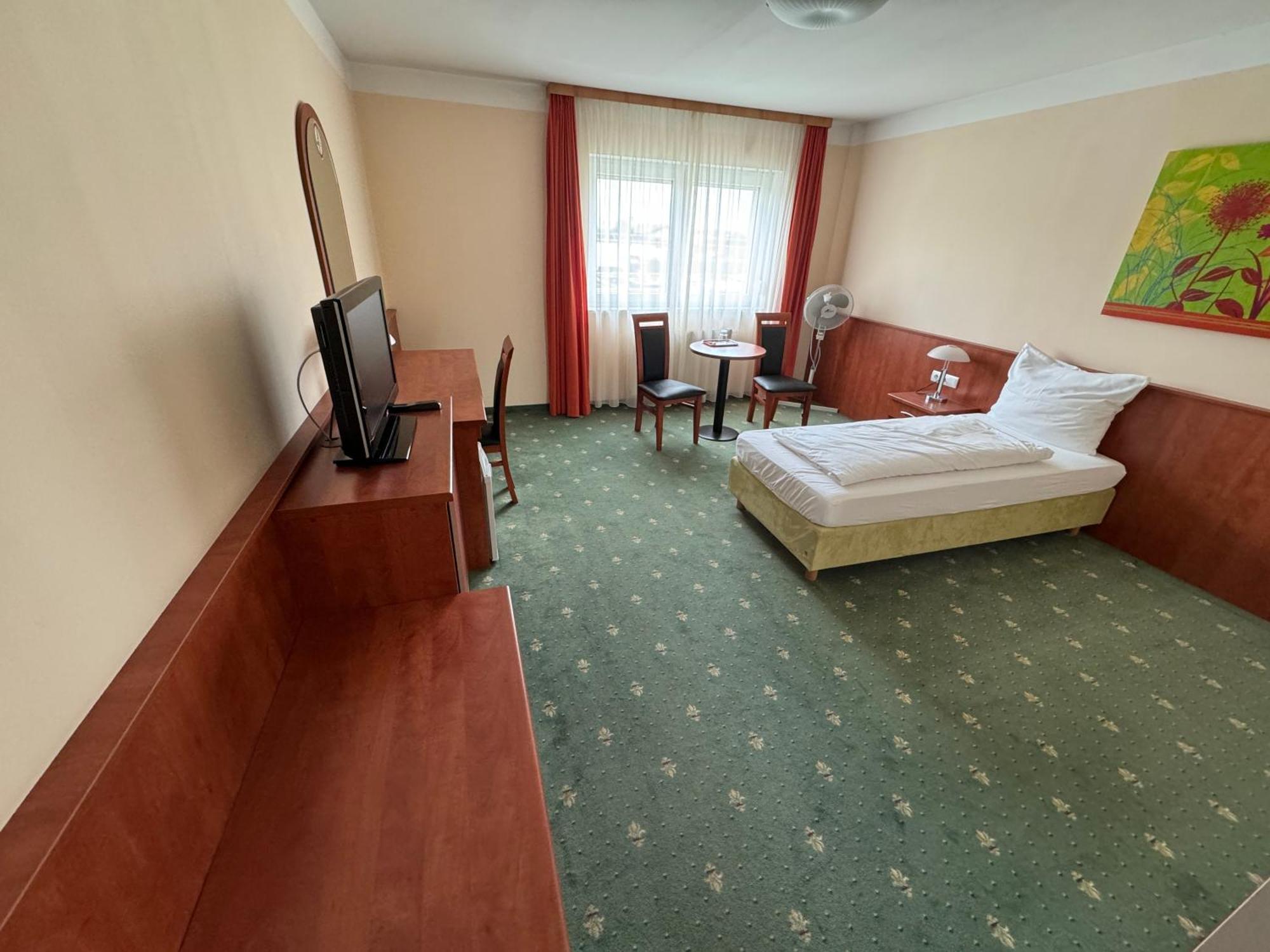 Hotel Breitenlee 2*